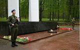 Церемония возложения цветов и корзин у мемориального комплекса в честь воинов-освободителей