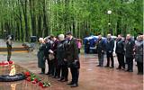 Церемония возложения цветов и корзин у мемориального комплекса в честь воинов-освободителей