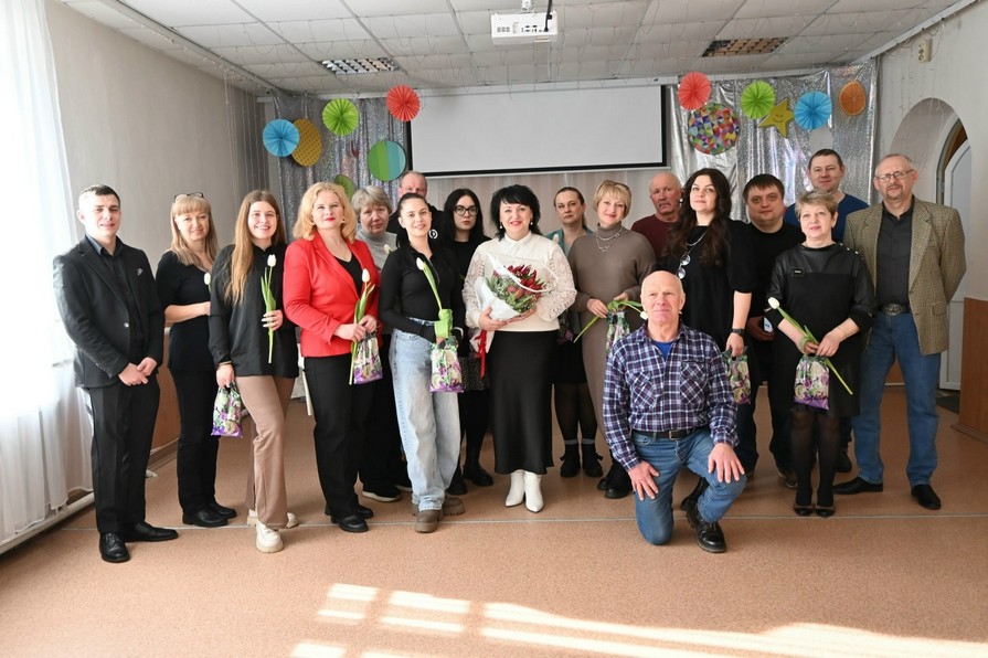 Поздравление с Международным женским днём в детском центре культуры "Росток"