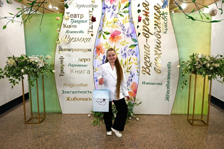 Поздравляем с заслуженной наградой солистку образцовой студии эстрадного пения «Браво!» Марию Райкову!