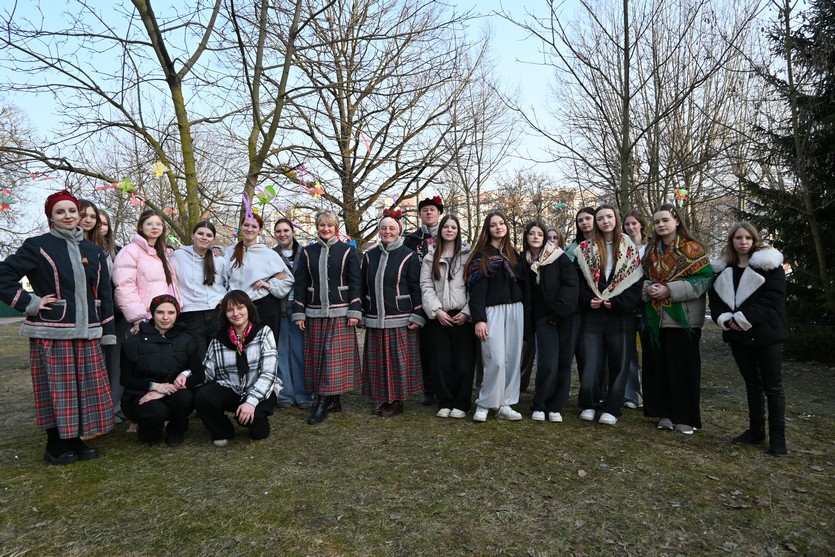 “Вясну гукаем – весела гуляем” - фальклорная замалёўка