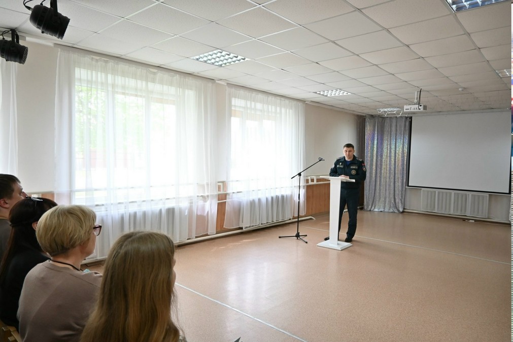 Встреча коллектива учреждения с начальником Молодечненского ГРОЧС Сергеем Костюкевичем