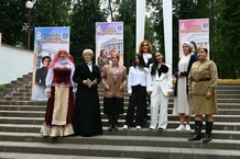 Специалисты детского центра культуры «Росток» приняли участие в театральной композиции «Женщина как основа культурного кода» и церемонии возложения цветов в рамках Республиканского конкурса молодежных проектов «Дзявочы вянок міру».